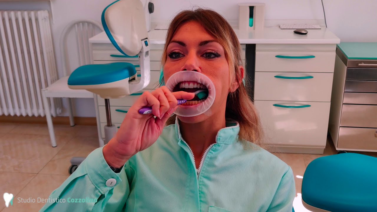 Come si usa bene lo spazzolino da denti?
