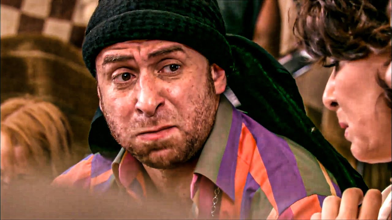 صاحبك المفجوع لما تبقوا مخطوفين وهو مش فارق معاه وعمال ياكل 😂😂