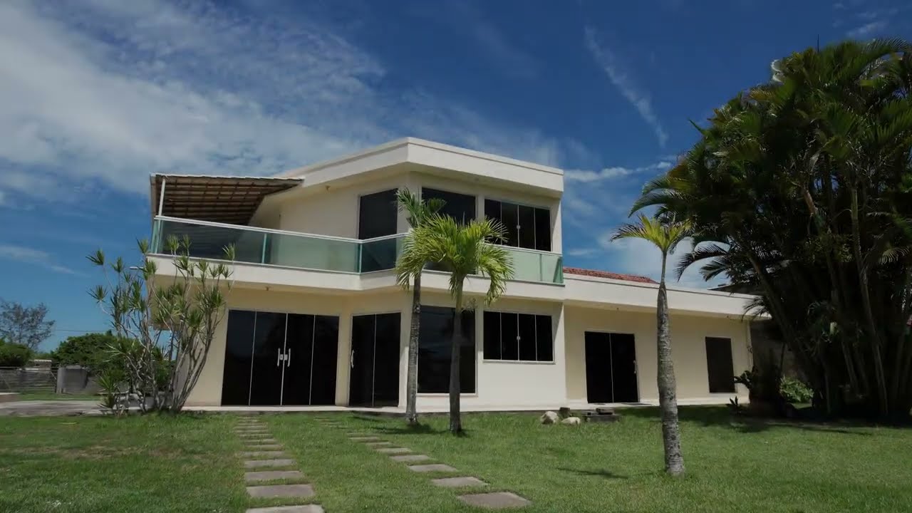 Linda casa com piscina e amplo terreno no bairro Paraty/Araruama
