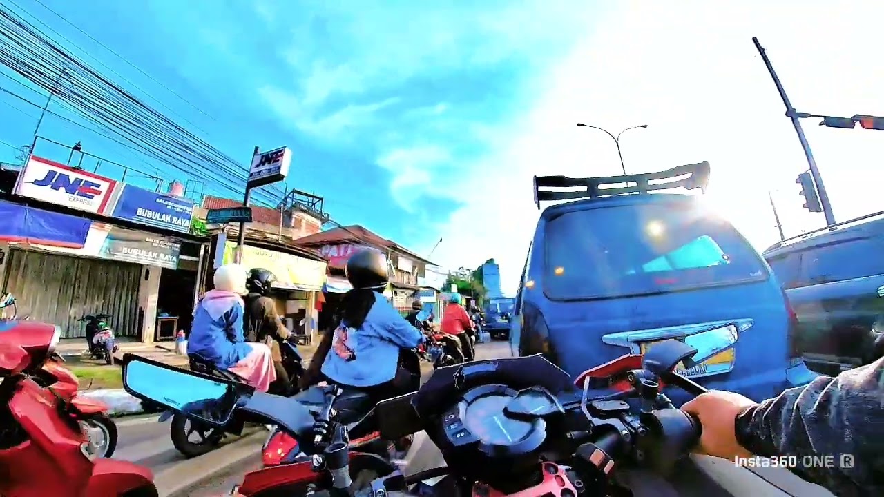 Jalan berlubang sudah mulai ditambal 