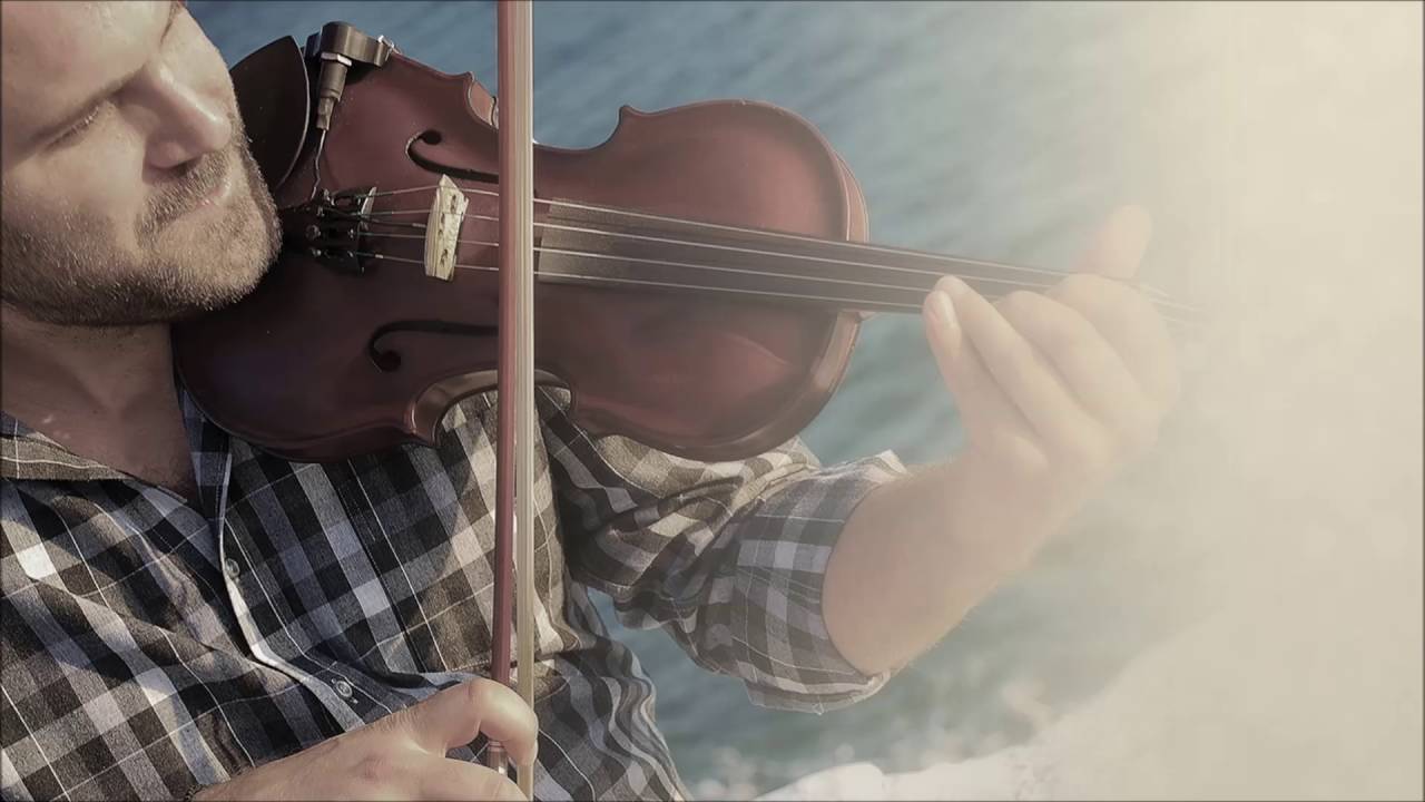 &Mu;&epsilon; &lambda;ύ&rho;&alpha; &kappa;&alpha;&iota; &beta;&iota;&omicron;&lambda;ί - &Gamma;&iota;ά&nu;&nu;&eta;&sigmaf; &Mu;&pi;&alpha;&rho;&mu;&pi;&alpha;&rho;ή&sigmaf; feat. &Kappa;&omega;&nu;&sigma;&tau;&alpha;&nu;&tau;ί&nu;&omicron;&sigmaf; &Delta;&rho;&omicron;ύ&lambda;&iota;&alpha;&sigmaf;