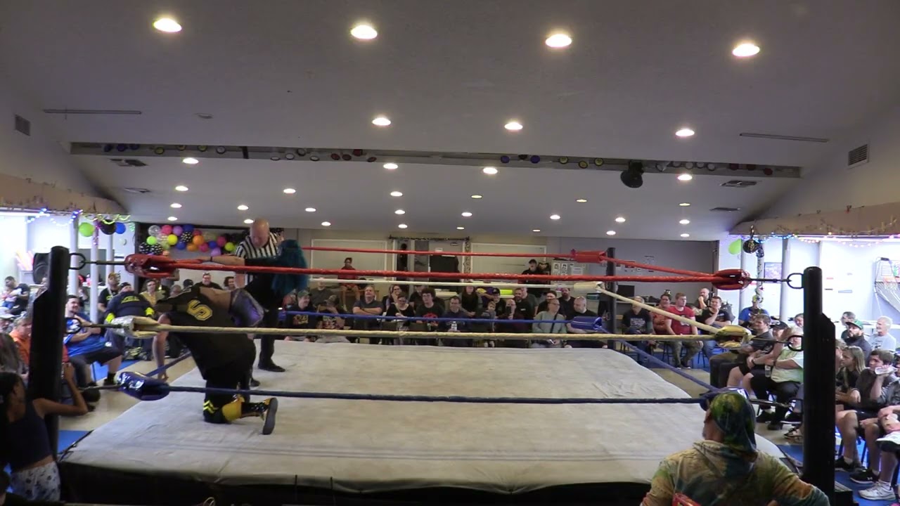 Johnny Dynamo VS Heather Blue