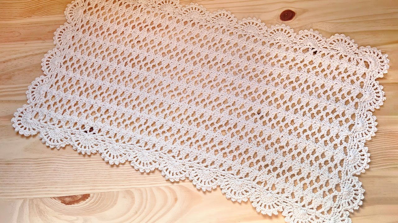 Trilho de Mesa de Crochê Amore