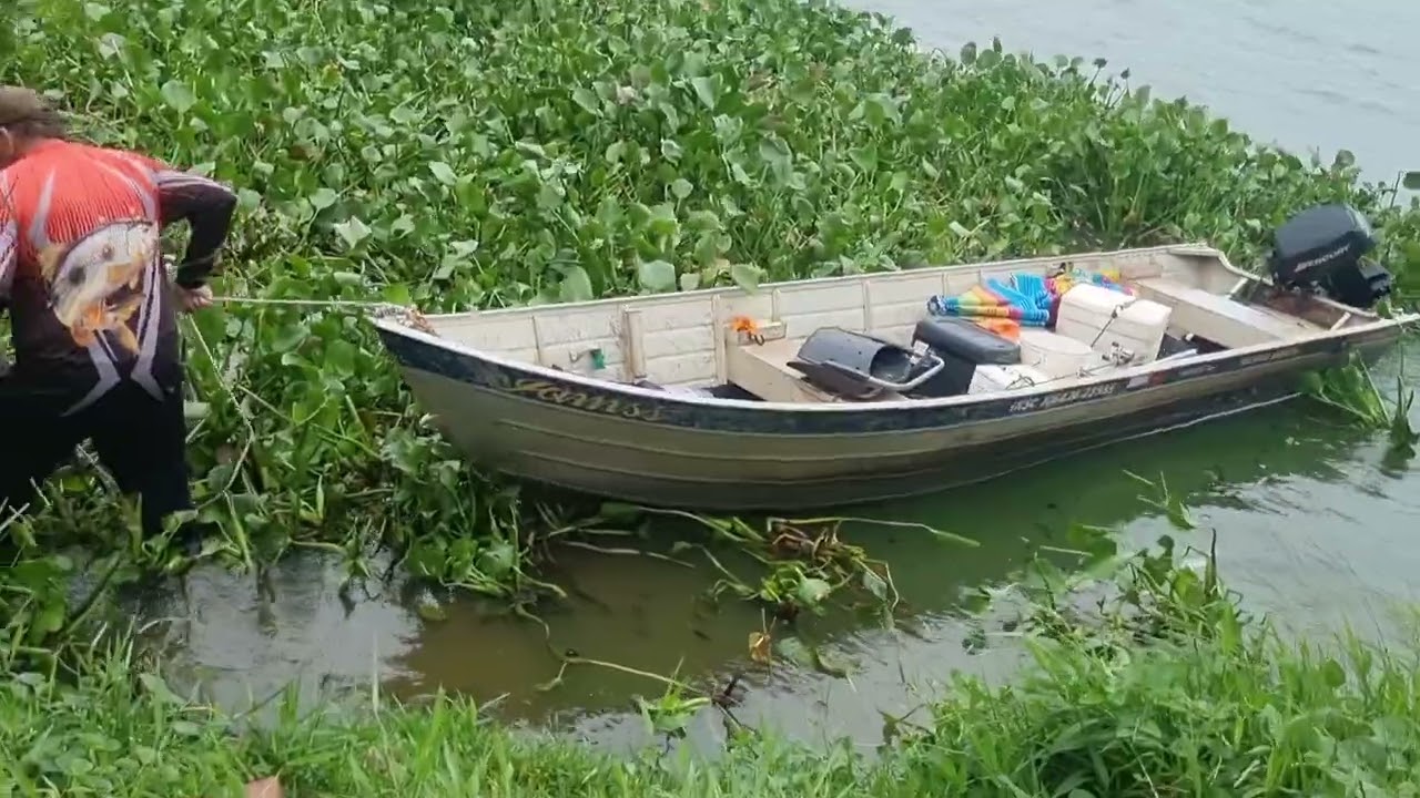@dificuldade pra tirar barco do rio Tietê em Arealva sp