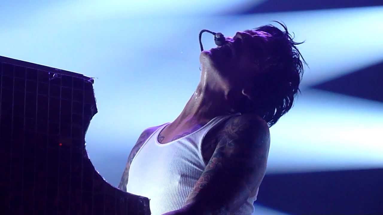 MOTLEY CRUE °HD° Home Sweet Home NOTTINGHAM live 08/12/2011 -tinaRnR