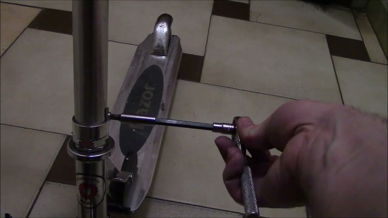 Как быстро и легко починить разболтавшийся руль самоката Razor Kick