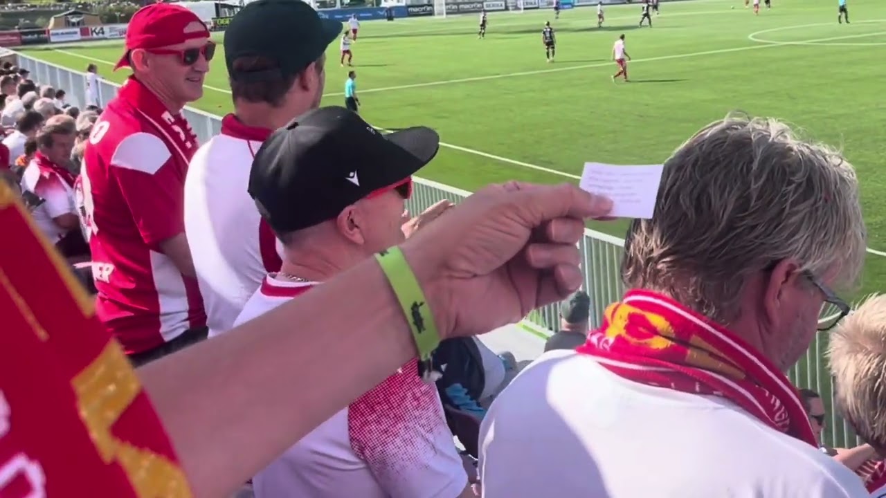 Vi Må Få te ❤️ rættele ❤️ er en LFK låt basert på Neil Diamonds «Sweet Caroline».