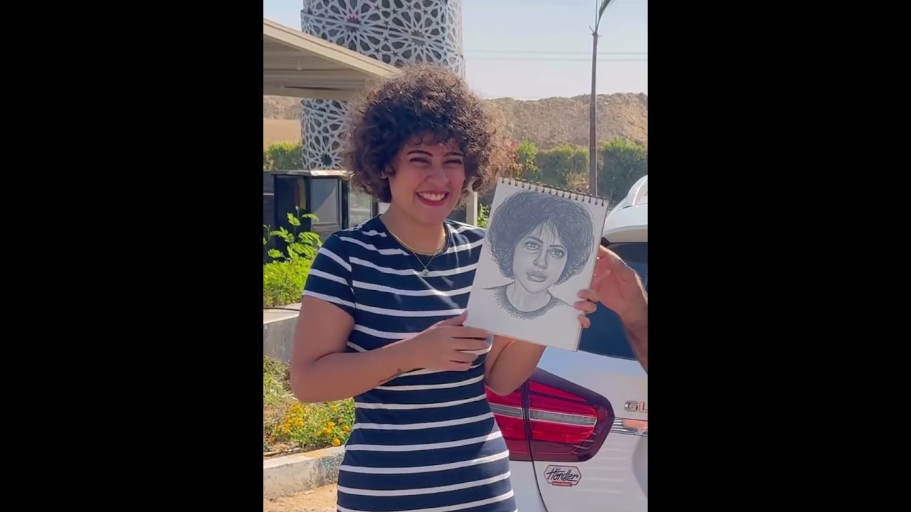 رايح اديلها الرسمة خبطتني بعربيتها وهي واقفه مكانها 😂🤦‍♂️