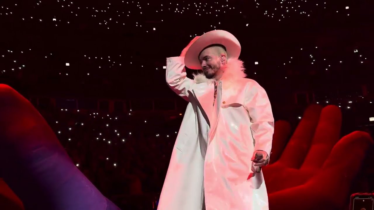J Balvin - Rojo (Live in Chicago 2025)