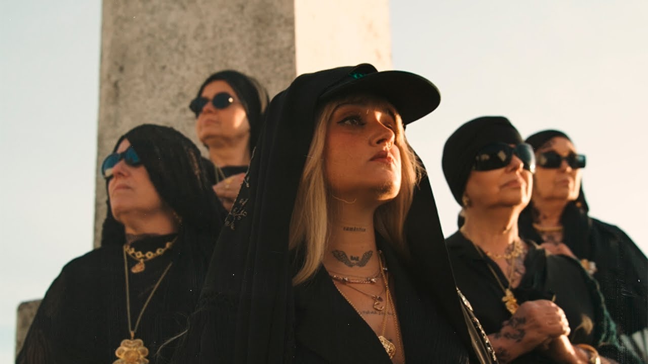 Carolina Deslandes - Como &Eacute; Linda