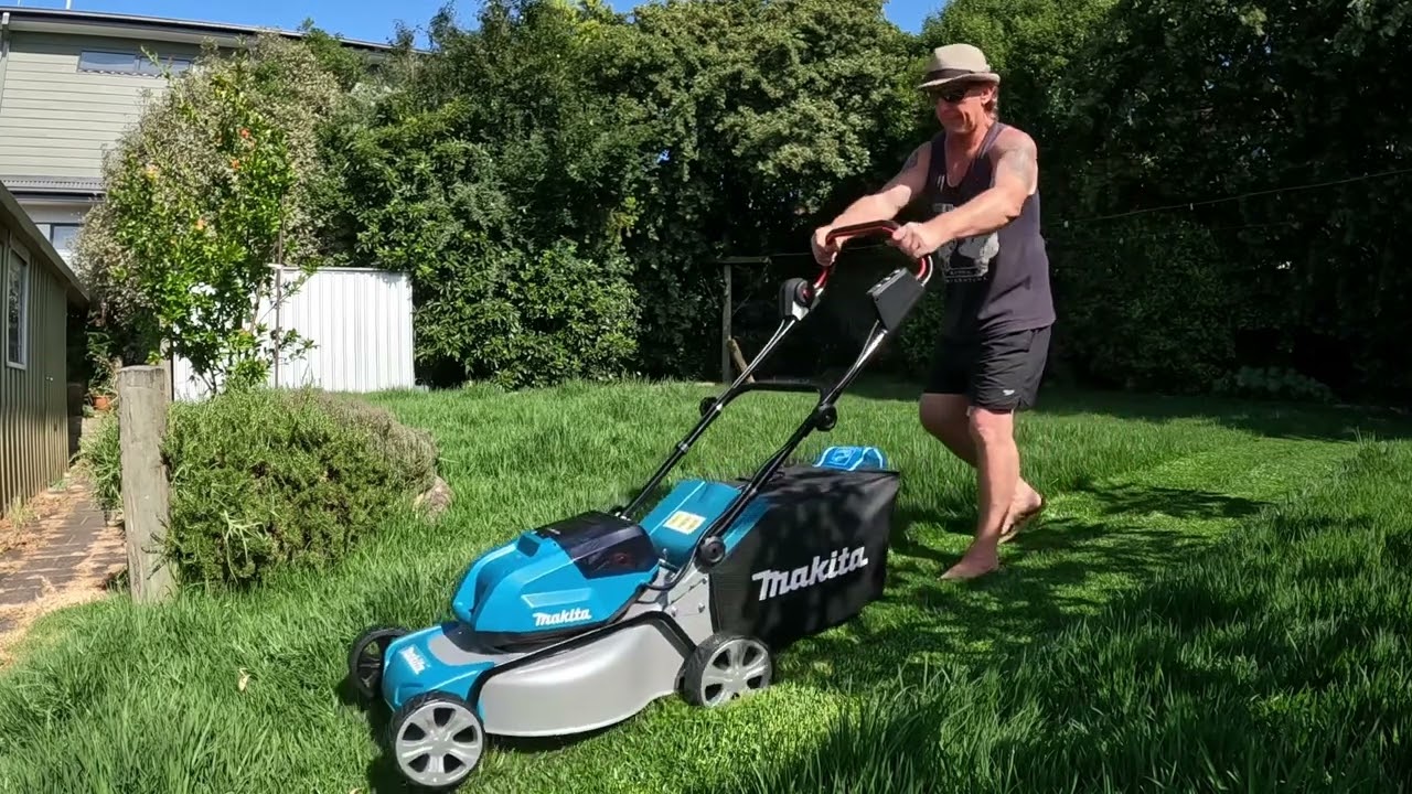 Makita lawnmower review on long grass.