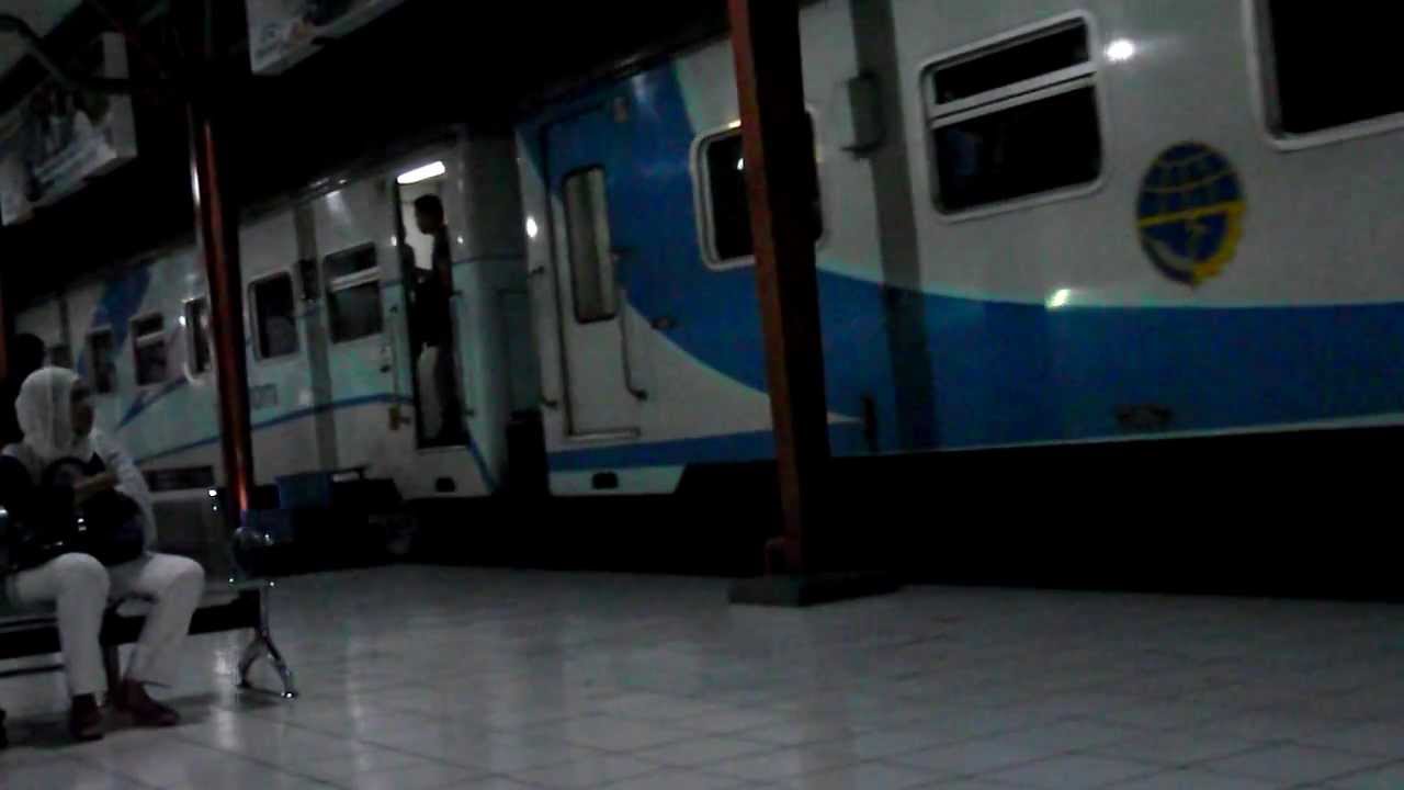 Kereta Api Indonesia : KA Majapahit masuk Stasiun Semarang Tawang