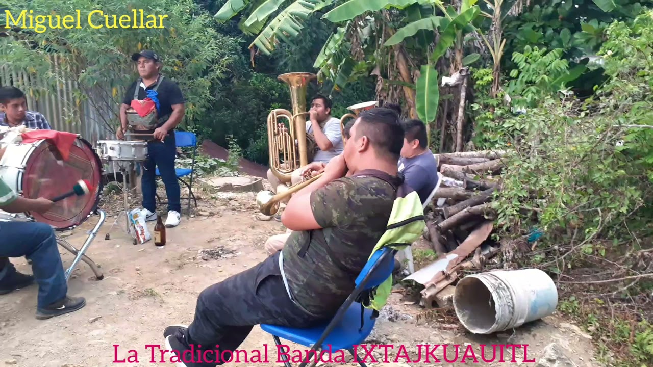 La tradicional banda IXTAjKUAUITL