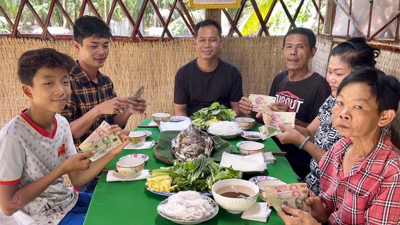 Cá Ngừ Nướng Vui Mừng Gia Đình Nhận Được Quà Lớn Từ 3 Cô Ở Mỹ Gởi Tặng /at6n