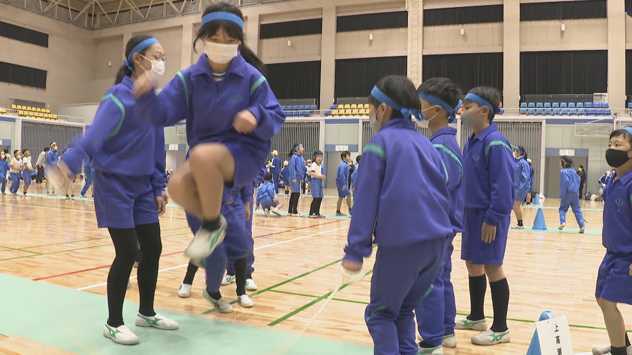 小学生が勝負！3校対抗の長なわとび大会　初めて一堂に集まり開催　香川・三豊市