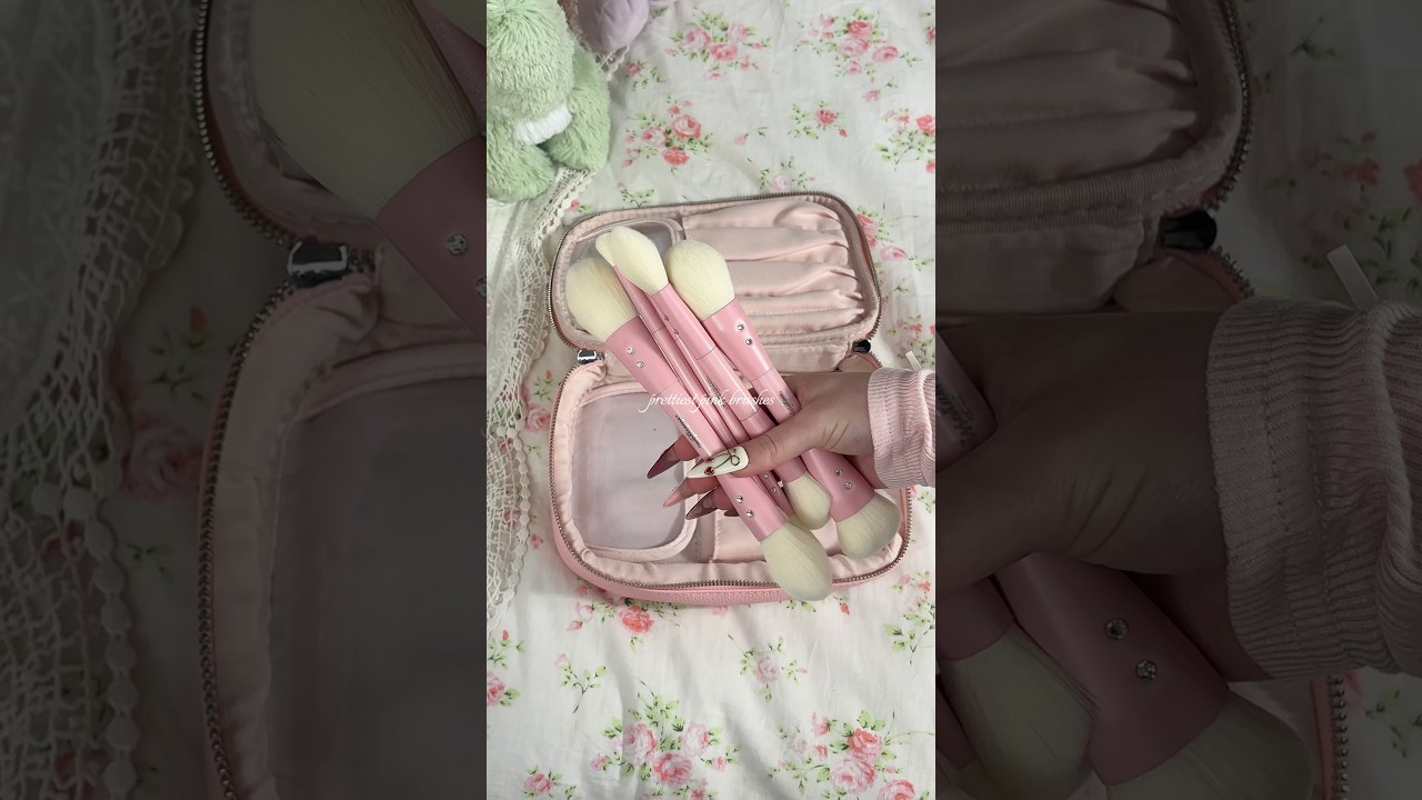 PINK makeup brushes?! 