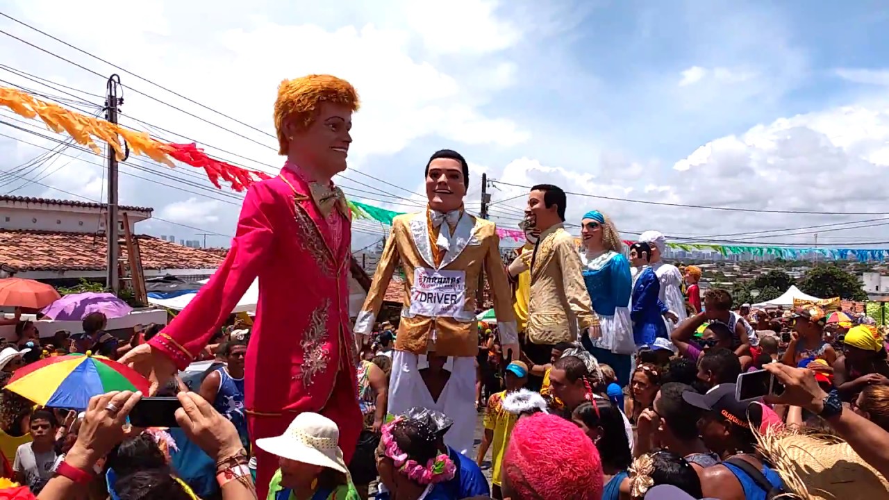 Saída do encontro de bonecos gigantes de Olinda 2018 com a presença do homem da meia-noite original