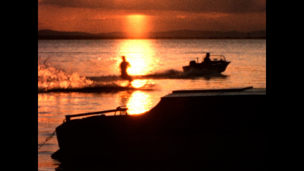Sci Nautico al tramonto | Lago Trasimeno - Filmato amatoriale (1966)