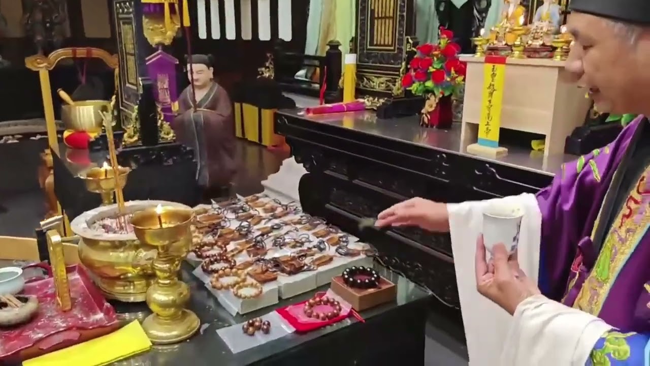 中国传统道教法事，紫袍加身