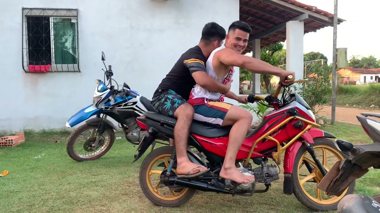 Sandoca impedindo o Thiago de pelotar a moto kkkk || @Familia Melo B