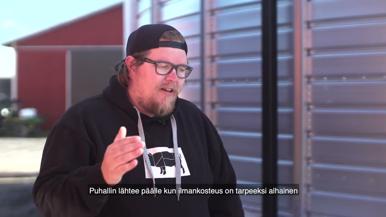 Antti kuivaava siilo - Riuttamäen tila