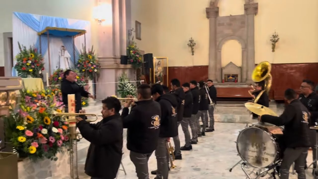 Pueblo Nuevo Gto banda en el templo nuevo creditos para los compas