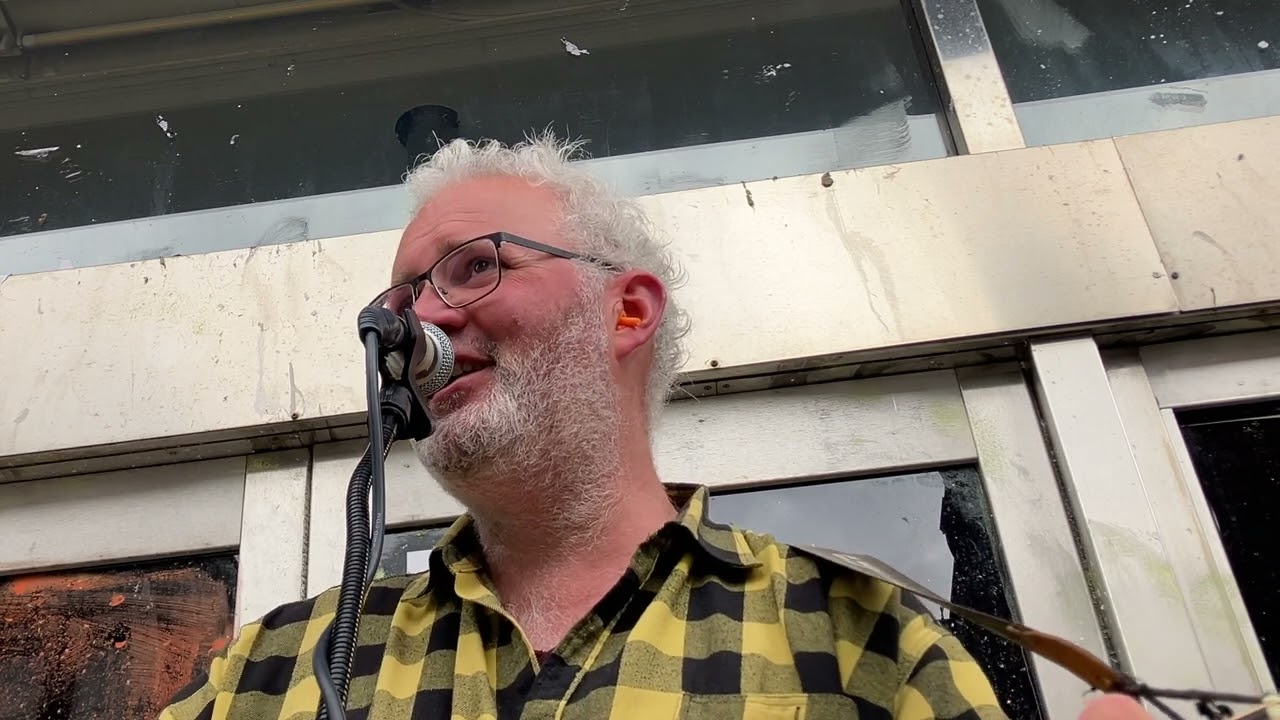 Busking: Deep Blue Something - Breakfast At Tiffany's