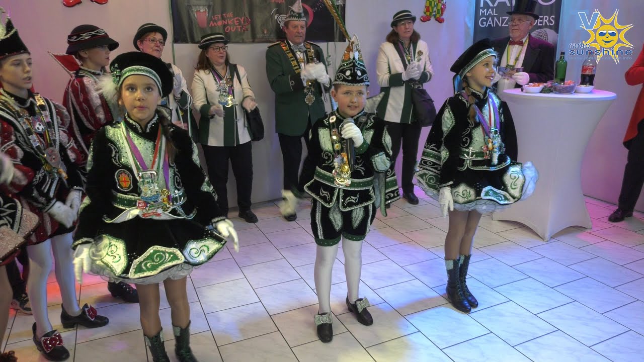 Kinderprinz Tom II mit Page Lilja und Freya aus Eupen Hymne