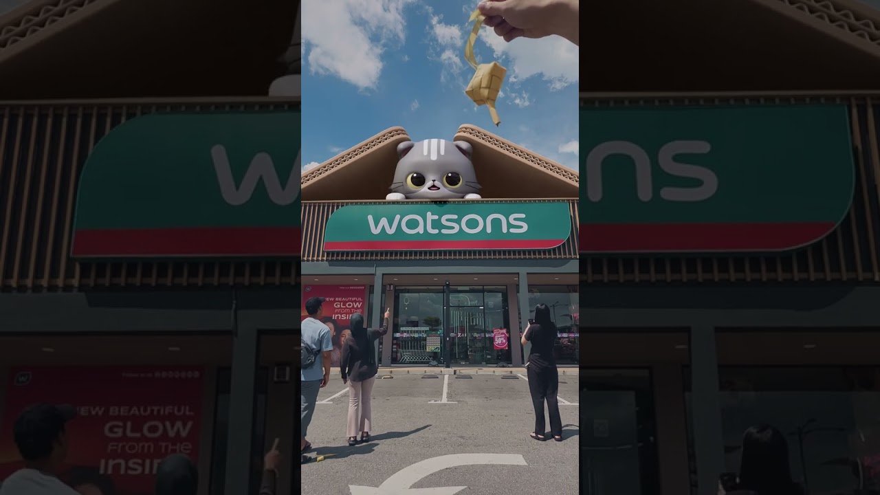 A huge Unik has been spotted at Watsons Anggun City Rawang store! #unik #cat #mixedreality