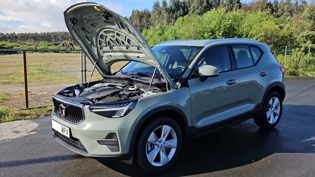 Volvo XC40 B3 2.0 Mild-Hybrid 163 CV Start up & sound