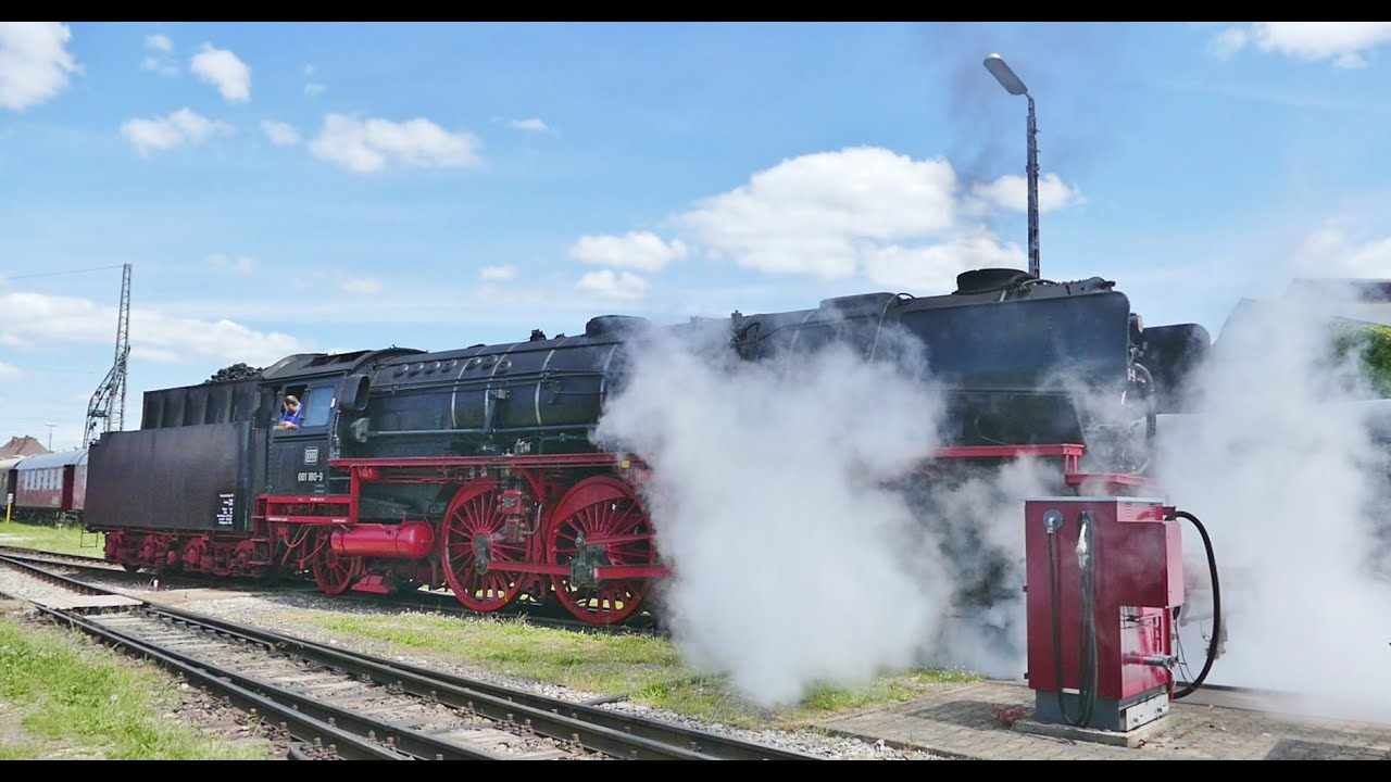 Dampflok 001 180 wird mit Kohle und Wasser versorgt........