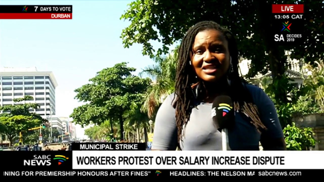 Striking eThekwini municipal workers blockaded the N3