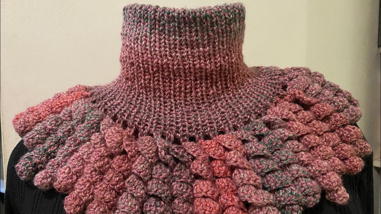 Neckwarmer with swirls. Circularknitting machine meets crochet. Free workshop.