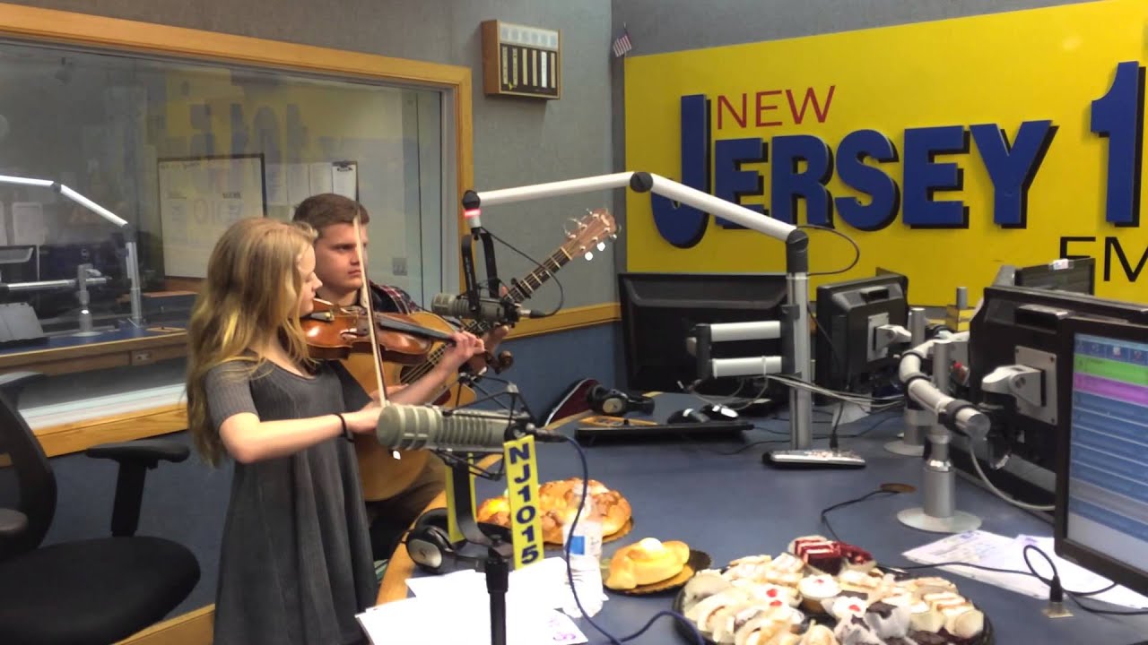 NJ musicians Haley and Dylan perform for Dennis & Judi