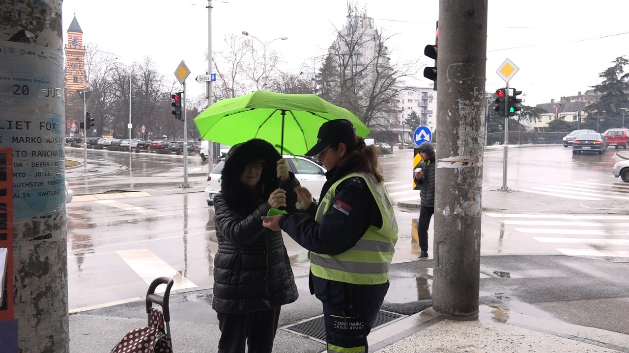 Svetloodbojni kišobrani za bezbednije korake najstarijih sugrađana