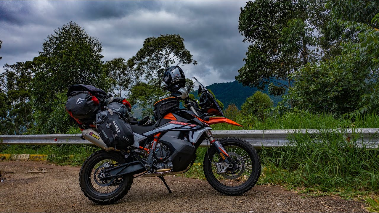 KTM  890 Adventure R - Hitting the tight corners of Magoebaskloof - Road Trip