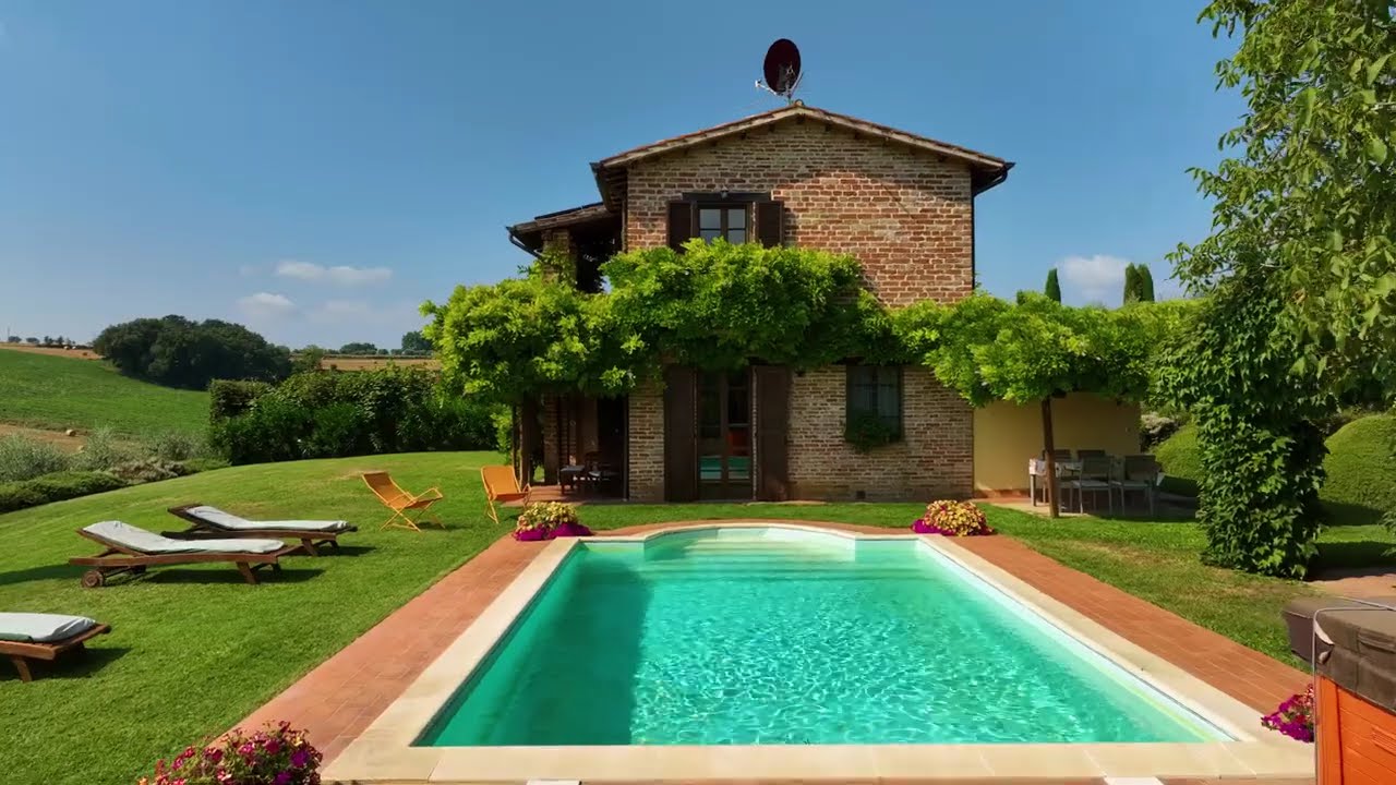 Castiglione del Lago farmhouse with pool - LISTING BELOW!