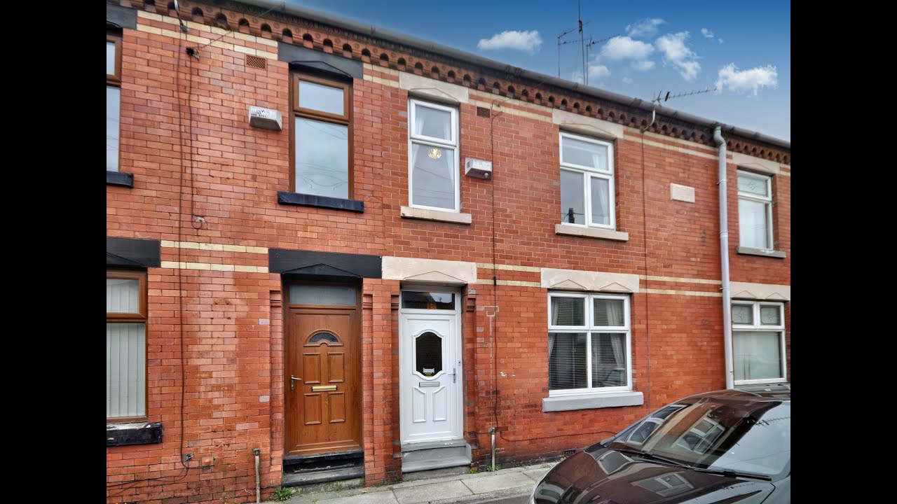 Holland Street, Denton - £155,000