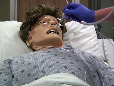 School Uses Mannequins to Teach Nursing Students