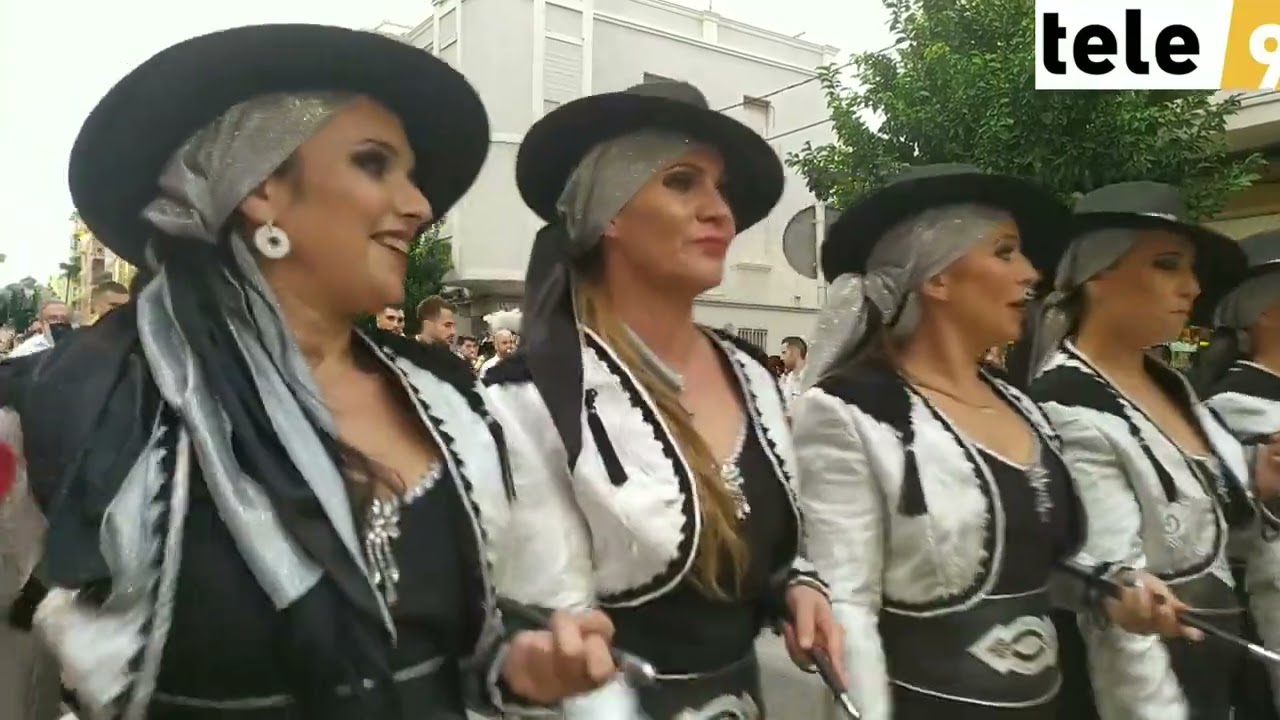 Entrada de Mira y Cristianos en Carcaixent