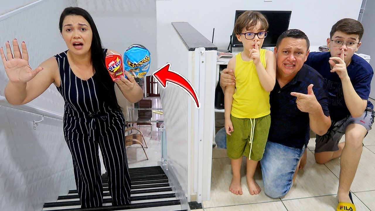 FLAGREI MINHA MÃE FURANDO A DIETA ESCONDIDA NO QUARTO!! 😱😱😱