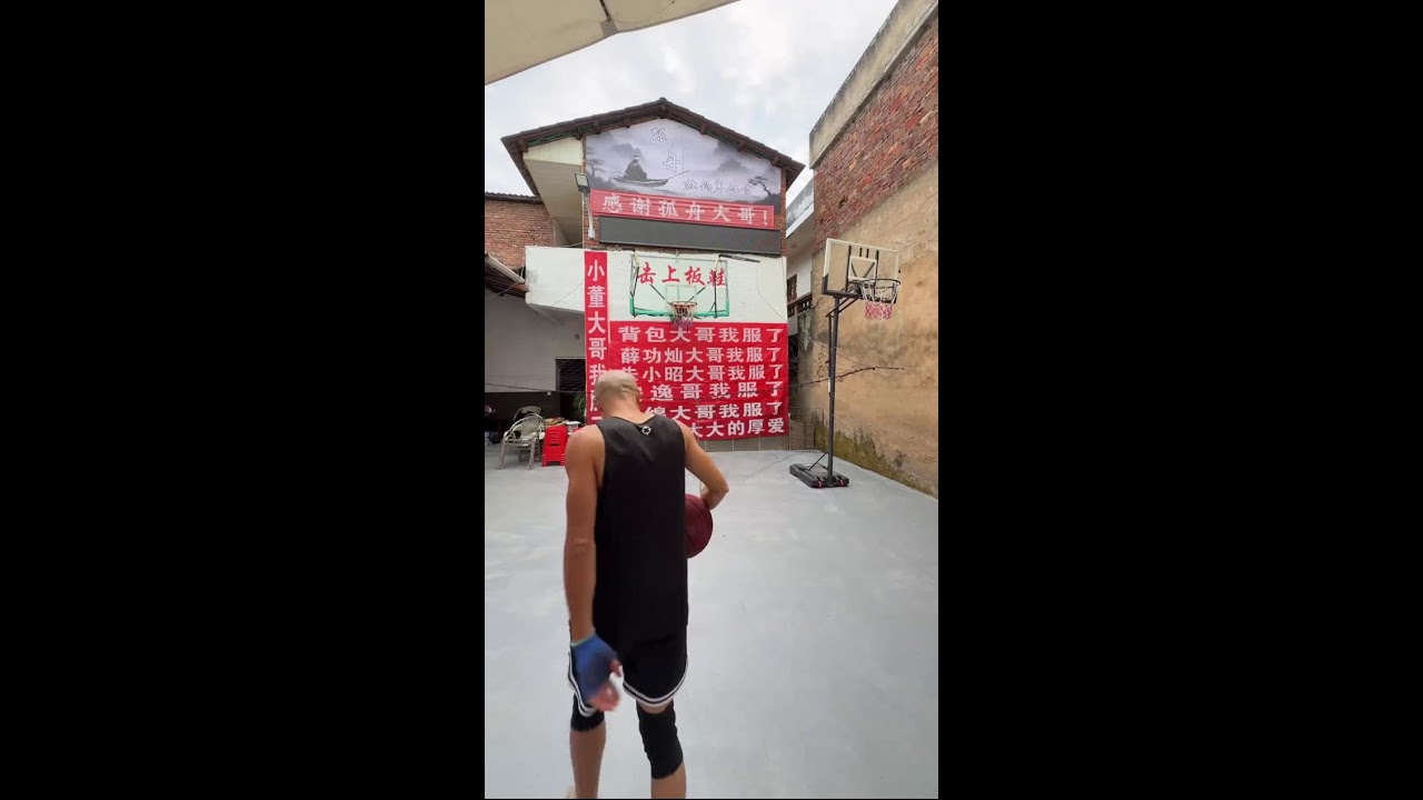 One man, one courtyard, one basketball, one move, one dream! 2026-02-09 19:45:48