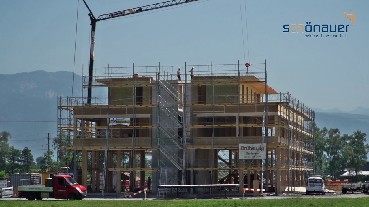 Schönauer baut Holzbau Halle mit Attika Wohnung