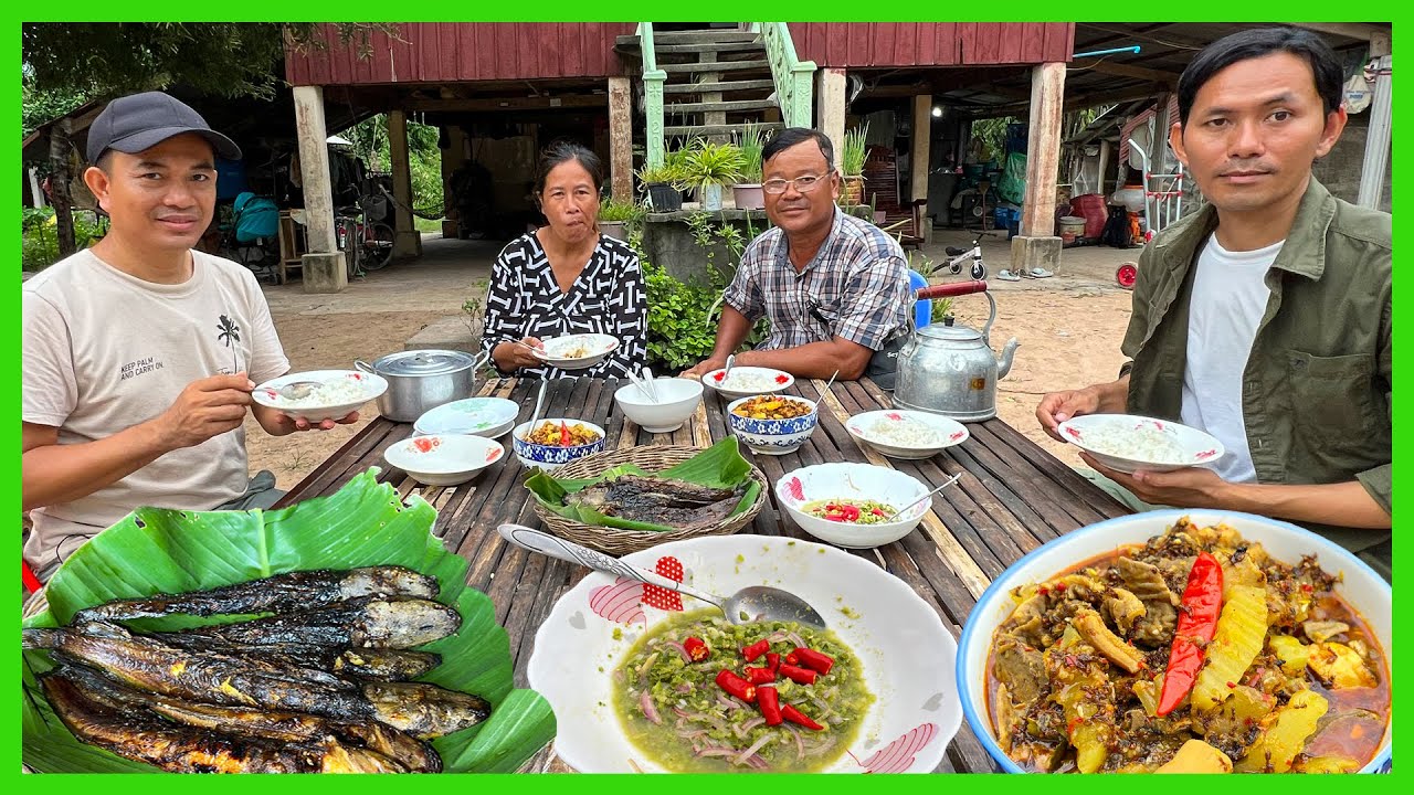 MAJOU KROENG PUOS KOR + Papaya Is Popular In Village! Food Ever Seen Sharing By Chef Pove.
