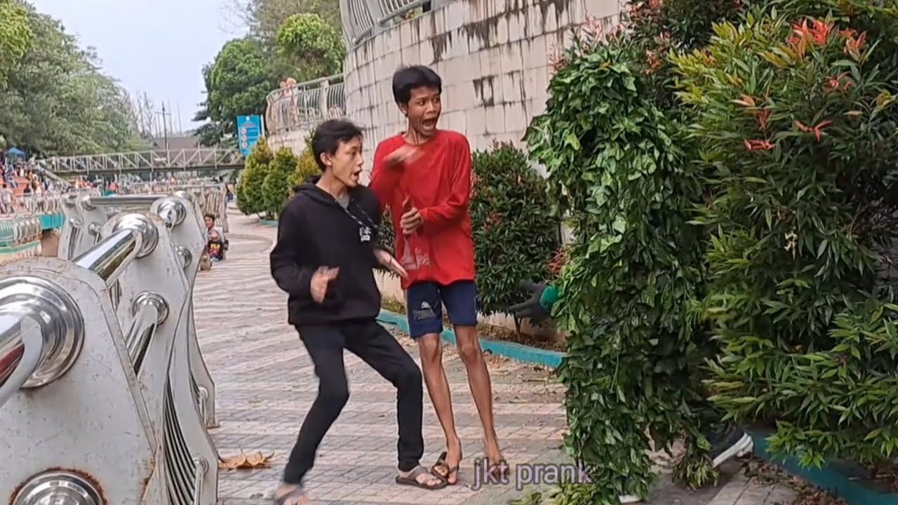 BUSHMAN PRANK IN INDONESIA, AWESOME REACTION, TEMPATNYA TANG CITY MALL TANGERANG