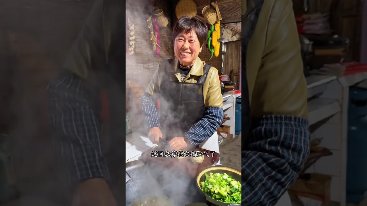 农历新年第三天，阿姨们回家了，妈妈家的餐桌太丰盛了