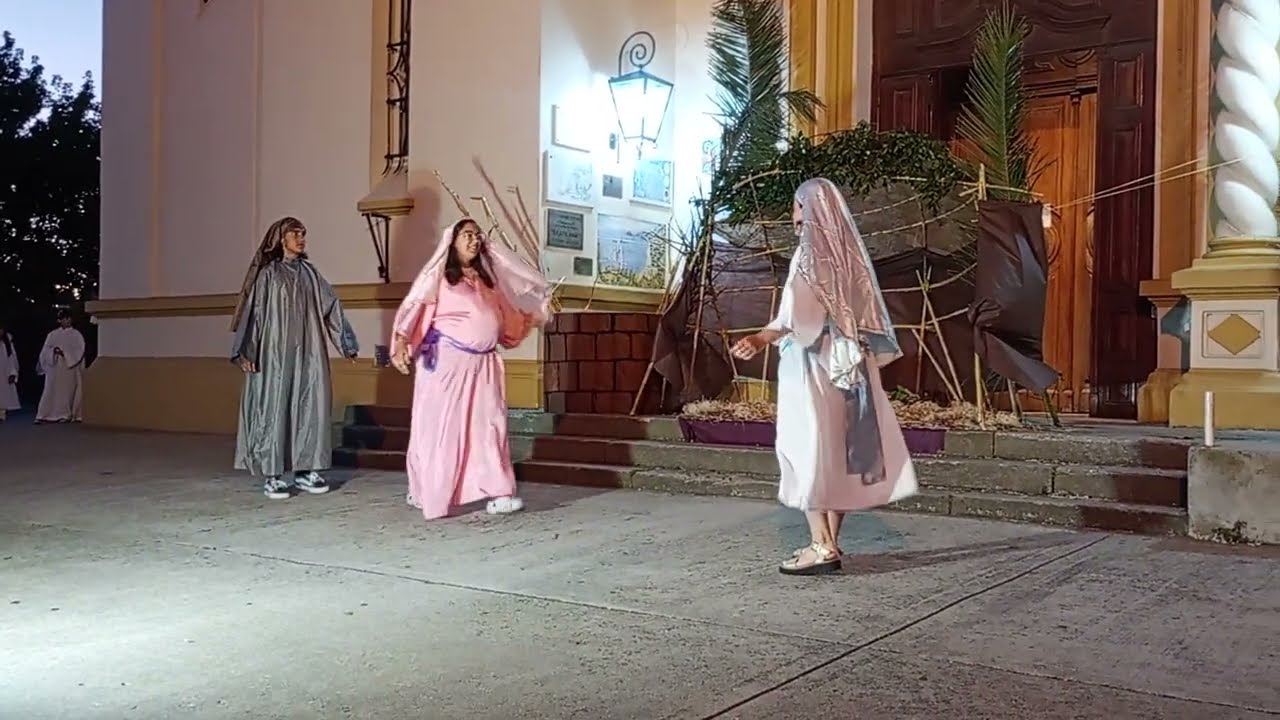 3) Pesebre Viviente en el atrio parroquial de La Sagrada Familia 