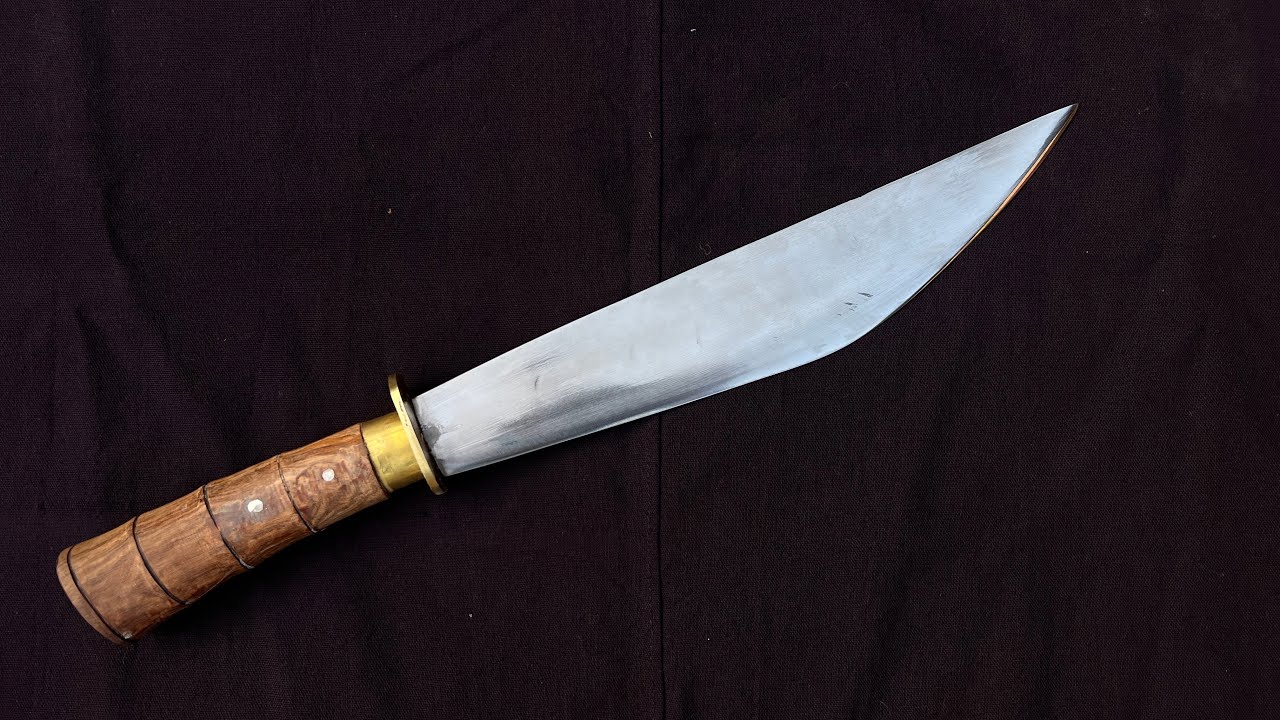 The process of forging a cat knife for cutting and going into the forest