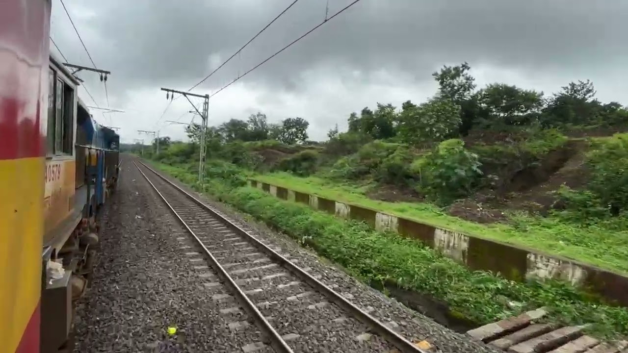 A Short Ride Behind EMD led 11007 Mumbai CSMT - Pune Deccan Express !!