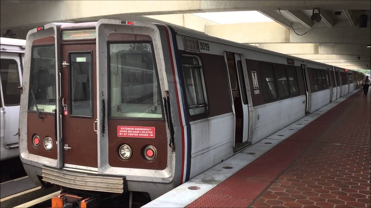 Washington Metrorail HD 60fps: Green Line Trains @ West Hyattsville Station 8/18/15